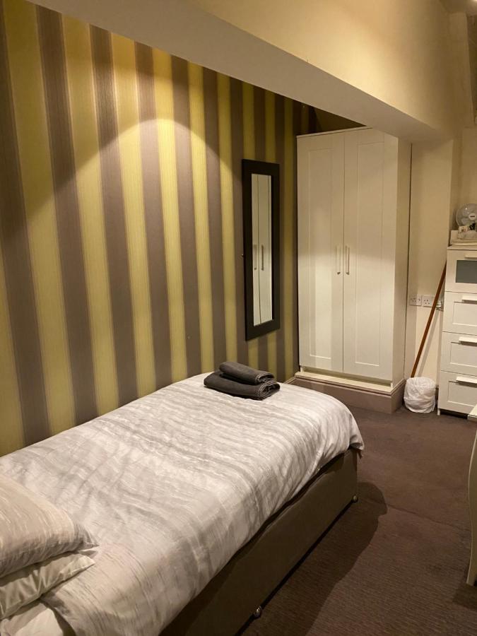 Hotel The Stag à Northwood  Extérieur photo